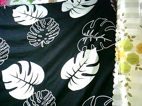 yuana25 online show from 10/19/25, 09:43