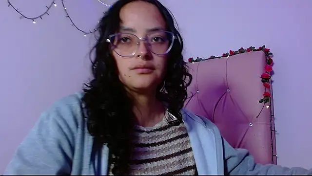 Snapshot of manumeow1 chatting on 12/13/25, 10:15 manumeow1 online show from 12/13/25, 10:15