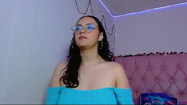 Snapshot of manumeow1 chatting on 12/21/25, 09:55 manumeow1 online show from 12/21/25, 09:55