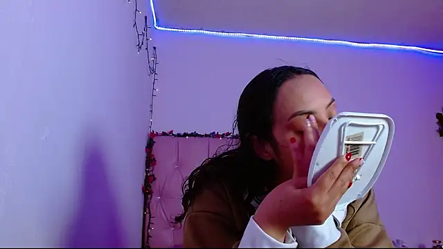 Snapshot of manumeow1 chatting on 12/22/25, 10:07 manumeow1 online show from 12/22/25, 10:07