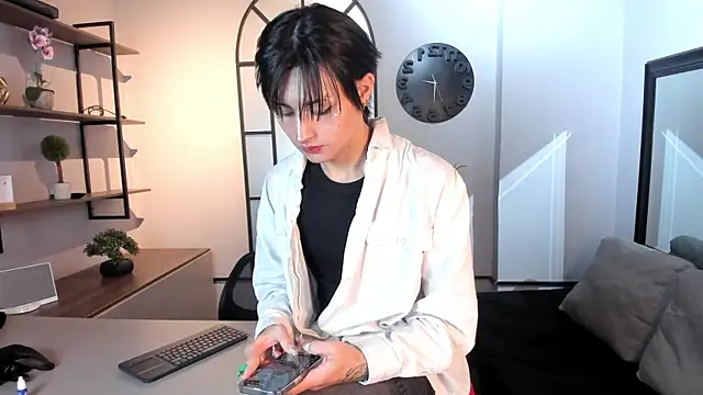  ANGELL DUSTT  online show from 10/18/25, 12:24