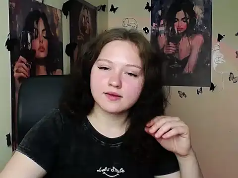 Snapshot of LadyAlice_ chatting on 06/04/26, 06:19 LadyAlice online show from 06/04/26, 06:19