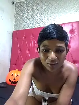 Snapshot of GoldenBigAssCurvy chatting on 11/18/25, 01:00 GoldenBigAssCurvy online show from 11/18/25, 01:00