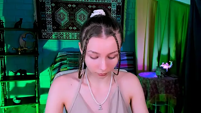 JulieDaniel online show from 11/19/25, 08:14