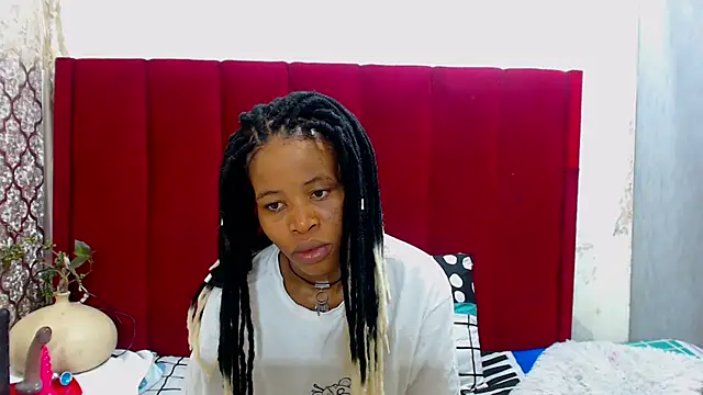 Snapshot of SexyChantyBabe25 chatting on 10/20/25, 08:31 SexyChantyBabe25 online show from 10/20/25, 08:31