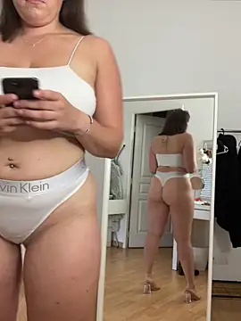 chloedlm5 online show from 09/11/25, 10:04