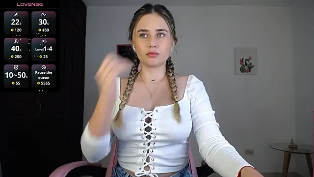 Snapshot of Veronika__Winslow_ chatting on 09/11/25, 04:45 Veronika  Winslow  online show from 09/11/25, 04:45