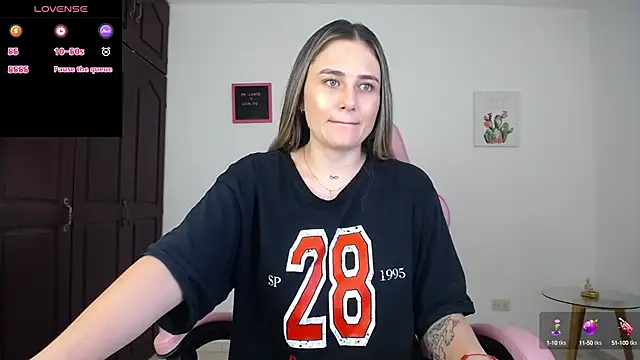 Snapshot of Veronika__Winslow_ chatting on 09/16/25, 06:47 Veronika  Winslow  online show from 09/16/25, 06:47