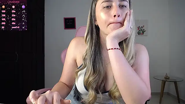 Snapshot of Veronika__Winslow_ chatting on 09/18/25, 05:53 Veronika  Winslow  online show from 09/18/25, 05:53