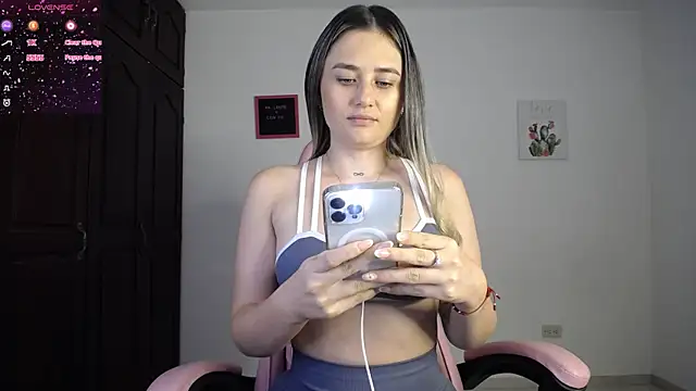 Snapshot of Veronika__Winslow_ chatting on 09/24/25, 06:28 Veronika  Winslow  online show from 09/24/25, 06:28