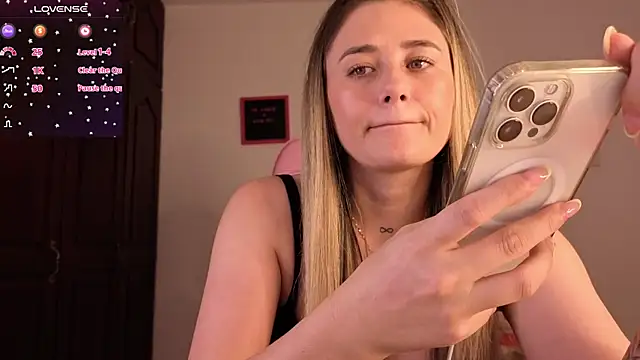 Snapshot of Veronika__Winslow_ chatting on 10/07/25, 06:43 Veronika  Winslow  online show from 10/07/25, 06:43