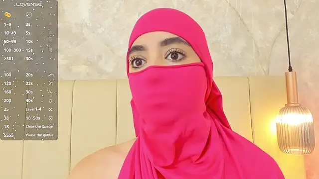 Snapshot of nayiraa_ chatting on 05/22/26, 11:38 nayiraa online show from 05/22/26, 11:38