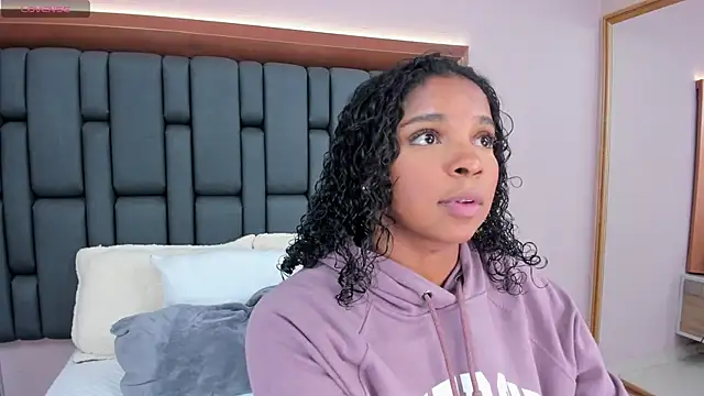 LisaMendez online show from 10/18/25, 02:03