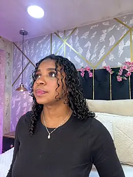Snapshot of LisaMendez chatting on 05/17/26, 04:10 LisaMendez online show from 05/17/26, 04:10