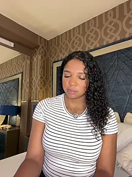 Snapshot of LisaMendez chatting on 05/31/26, 03:58 LisaMendez online show from 05/31/26, 03:58