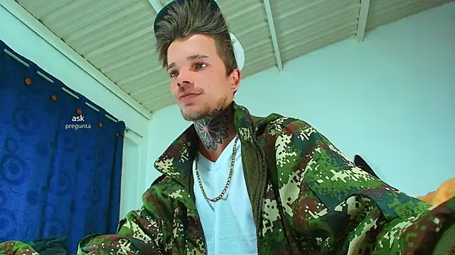 Snapshot of Gold_Loyal77 chatting on 09/14/25, 10:42 Gold Loyal77 online show from 09/14/25, 10:42