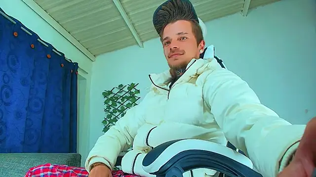 Snapshot of Gold_Loyal77 chatting on 10/01/25, 05:57 Gold Loyal77 online show from 10/01/25, 05:57