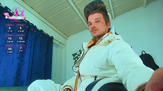 Snapshot of Gold_Loyal77 chatting on 11/02/25, 06:05 Gold Loyal77 online show from 11/02/25, 06:05