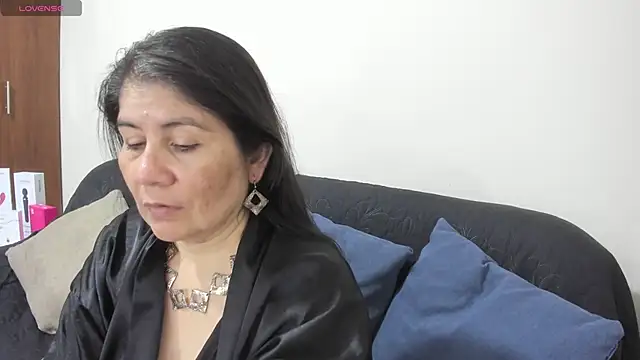 kiraGeiner online show from 11/23/25, 01:16