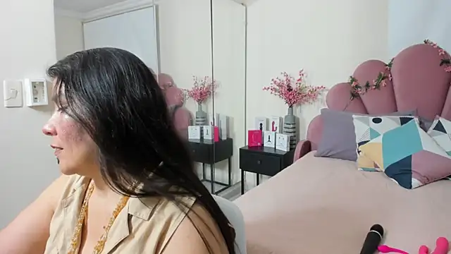 kiraGeiner online show from 01/08/26, 07:16