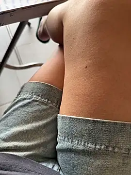 sharon-Hanna online show from 11/23/25, 01:27