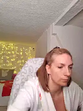 Snapshot of SexyJulia21 chatting on 12/12/24, 03:27 SexyJulia21 online show from 12/12/24, 03:27