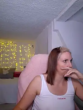 Snapshot of SexyJulia21 chatting on 02/10/25, 12:08 SexyJulia21 online show from 02/10/25, 12:08