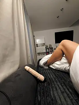 Snapshot of SexyJulia21 chatting on 04/20/26, 08:06 SexyJulia21 online show from 04/20/26, 08:06