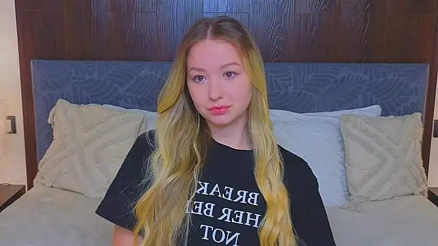 Snapshot of LeeAmy chatting on 10/02/25, 02:57 LeeAmy online show from 10/02/25, 02:57