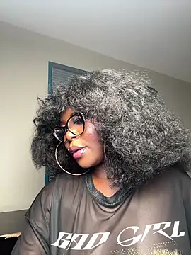 WomanNextdoor1 online show from 05/21/26, 10:44