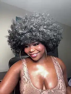 WomanNextdoor1 online show from 06/02/26, 09:22