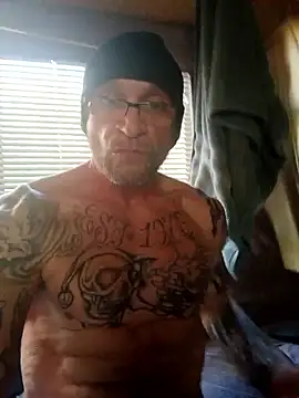 ShawnandDani7074 online show from 12/16/25, 05:51