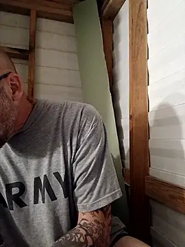 ShawnandDani7074 online show from 04/22/26, 05:32