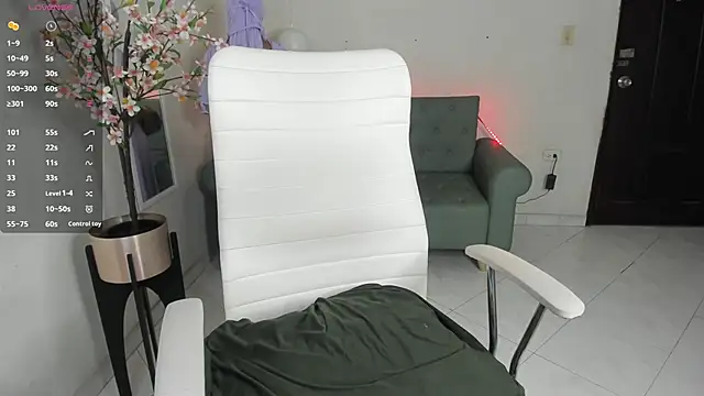 Snapshot of leila_whisper chatting on 10/01/25, 06:36 leila whisper online show from 10/01/25, 06:36