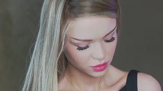 MarilynNova online show from 04/12/26, 04:28