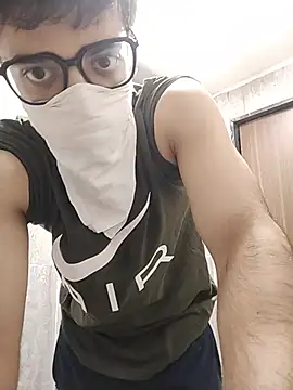 Snapshot of mrmasseur06 chatting on 08/05/26, 06:33 mrmasseur06 online show from 08/05/26, 06:33