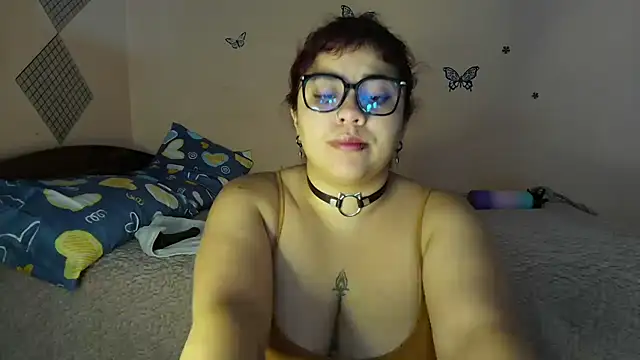 Snapshot of Danna-Sofia chatting on 10/16/25, 04:46 Danna-Sofia online show from 10/16/25, 04:46