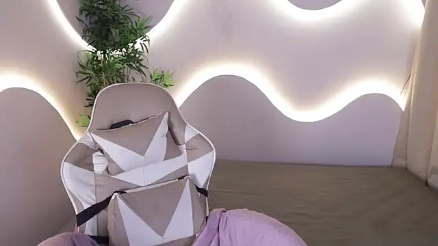 Emma and Issac online show from 11/29/25, 04:26