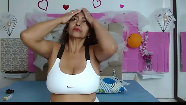 Damary Leon online show from 10/20/25, 07:03