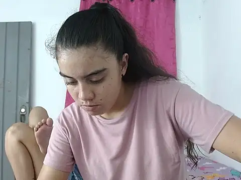 Snapshot of Arieeel_09 chatting on 11/16/25, 07:52 Arieeel 09 online show from 11/16/25, 07:52