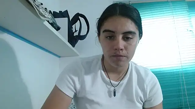 Snapshot of Arieeel_09 chatting on 04/13/26, 04:12 Arieeel 09 online show from 04/13/26, 04:12