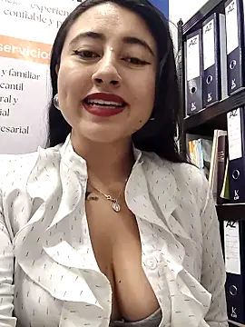 Snapshot of AMATISTA__16 chatting on 05/04/26, 12:23 AMATISTA 16 online show from 05/04/26, 12:23