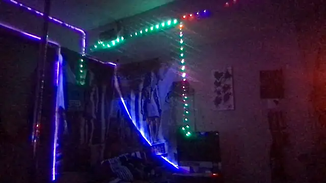 Snapshot of Triggerhappycj100 chatting on 09/15/25, 12:05 Triggerhappycj100 online show from 09/15/25, 12:05