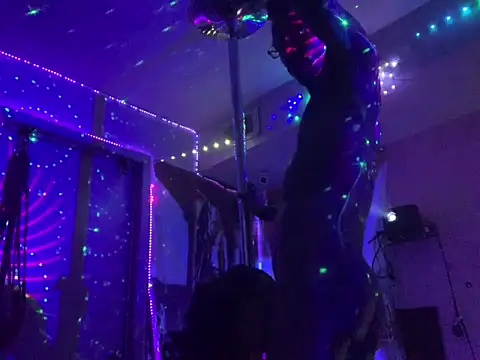 Snapshot of Triggerhappycj100 chatting on 10/14/25, 12:50 Triggerhappycj100 online show from 10/14/25, 12:50