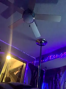 Snapshot of Triggerhappycj100 chatting on 10/31/25, 06:03 Triggerhappycj100 online show from 10/31/25, 06:03