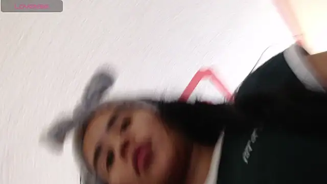 laure torres online show from 10/25/25, 05:40