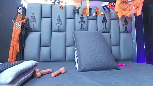 Roxana gomez online show from 10/28/25, 03:10