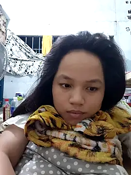 Snapshot of Anny-ly chatting on 10/13/25, 12:05 Anny-ly online show from 10/13/25, 12:05