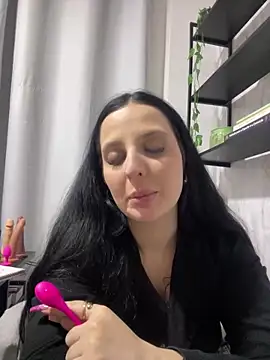 yumi-hot online show from 05/20/26, 11:00