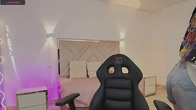 Violet tay1 online show from 10/19/25, 11:44